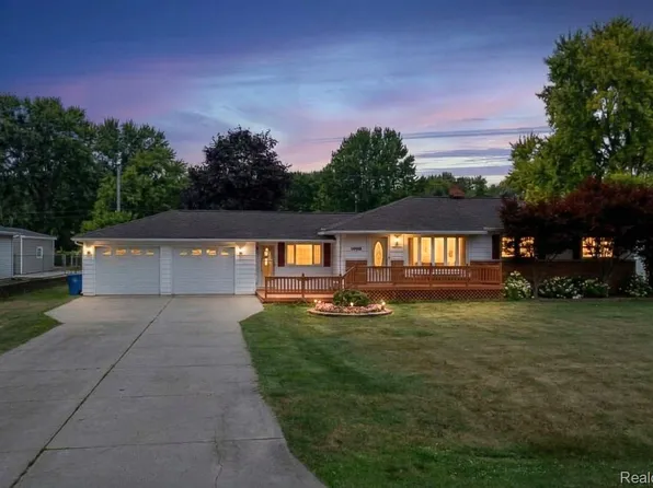 1225 Genella St, Waterford, MI 48328