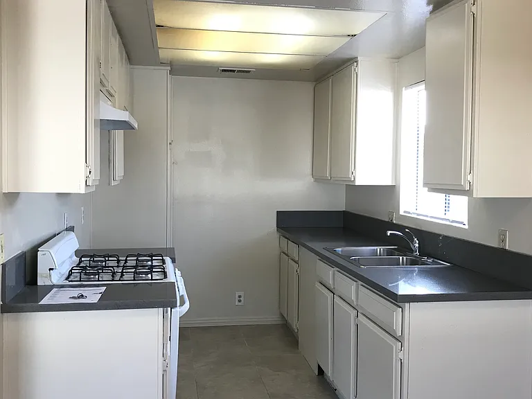 501 N Curtis Ave — Photo 4