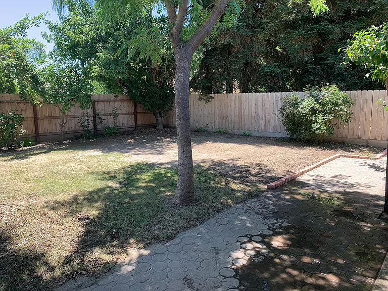 W Evergreen Ave — Photo 27