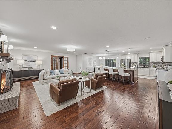 3rd image of 236 PINELLAS STREET