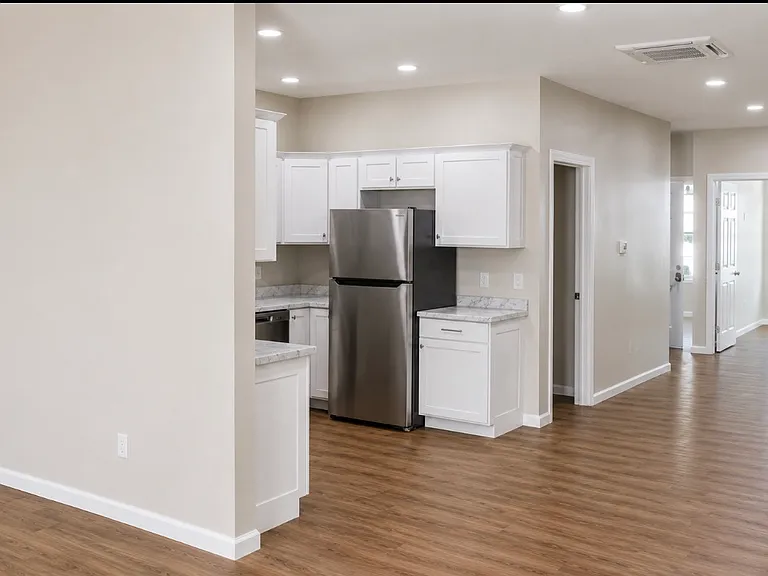212 Main St #4 — Photo 3
