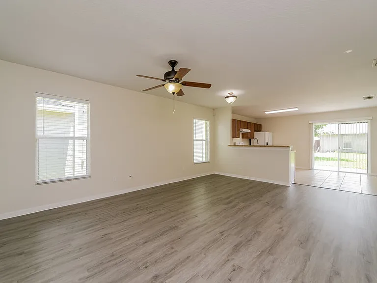 735 Windrose Dr — Photo 4