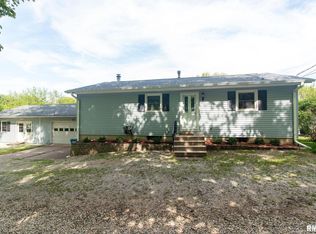 614 2nd Street Pl, Le Claire, IA