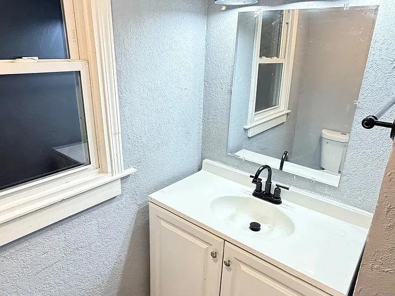 1813 S Maywood Ave — Photo 6