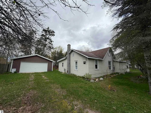 110 W Carl St, Buckley, MI 49620