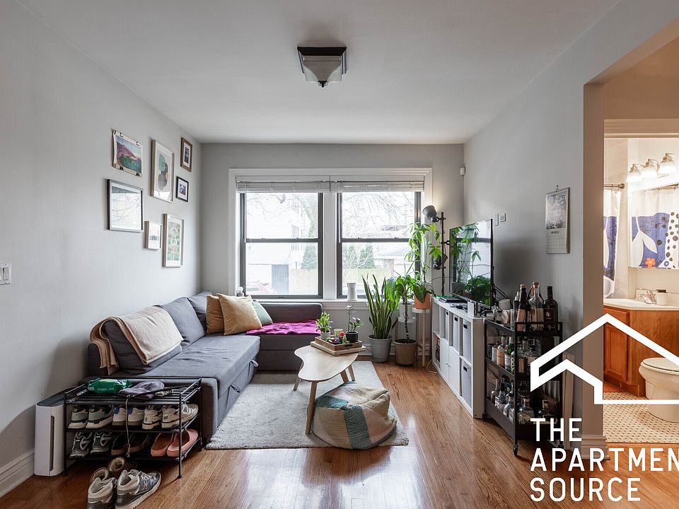 1st image of 3435 N Lakewood Ave #2