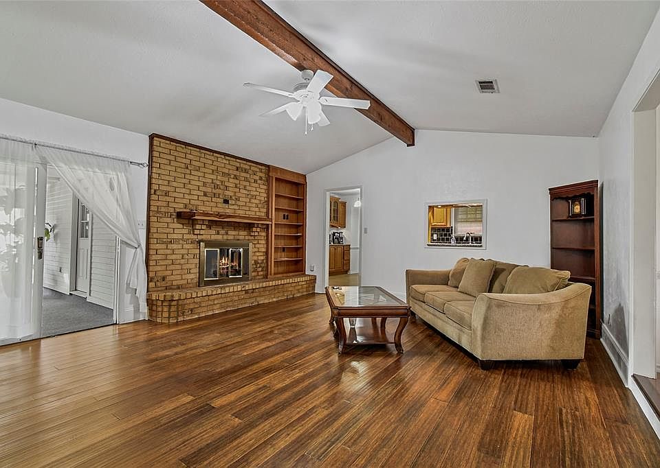 1st image of 105 Meadow Wood