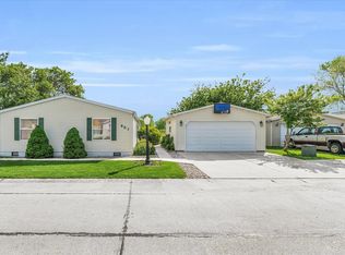 883 Peach Tree St, Urbana, IL 61802