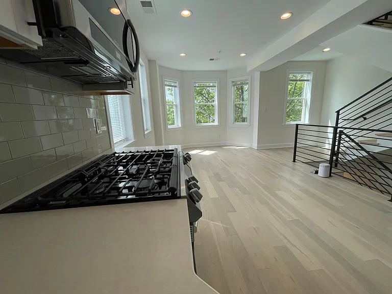 75 Florida Ave NW #4 — Photo 8