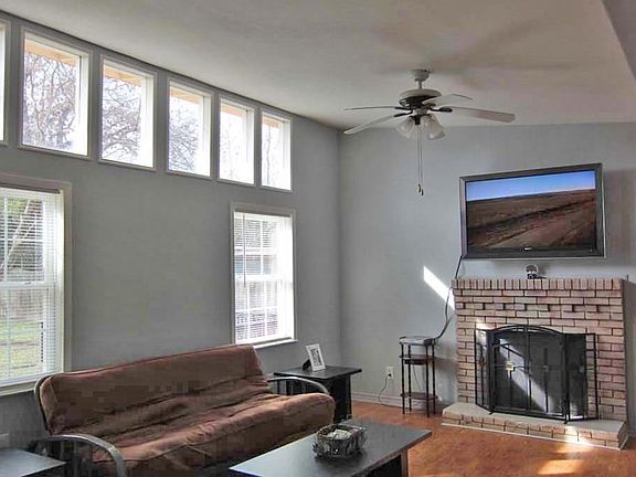 4th image of 301 Whispering Oaks Trl