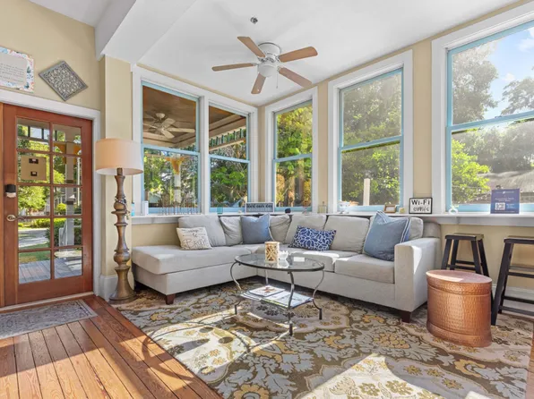 221 SE 7th St, Gainesville, FL