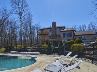 1070 Dewberry Dr, Hawley, PA