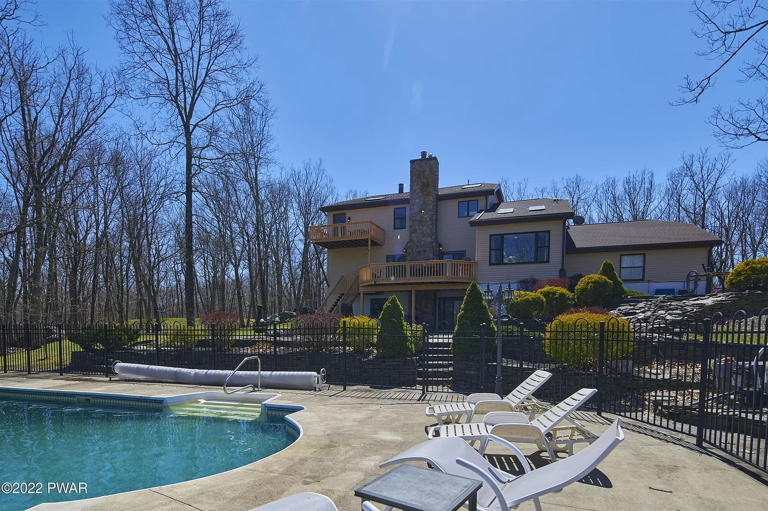 1070 Dewberry Dr photo 1