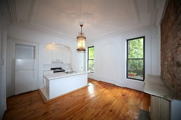 Rented by Metropolitan Realty | media 73