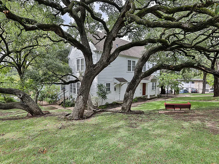 3008 Cedar St — Photo 1