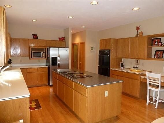 5th image of 3849 N Southwood Dr
