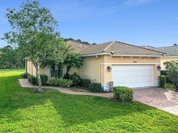 2nd image of 229 SW Manatee Springs Way