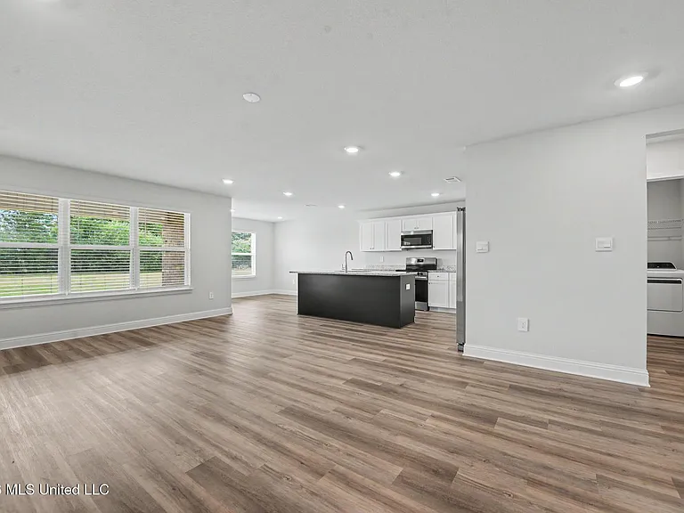107 Mill Ct — Photo 3