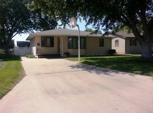 916 S Greenwich St, Grand Island, NE 68801