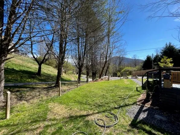 31 Mudridge Dr, Dillsboro, NC 28725