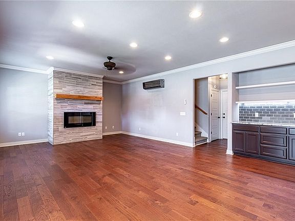 3rd image of 3212 Hillstone Ave