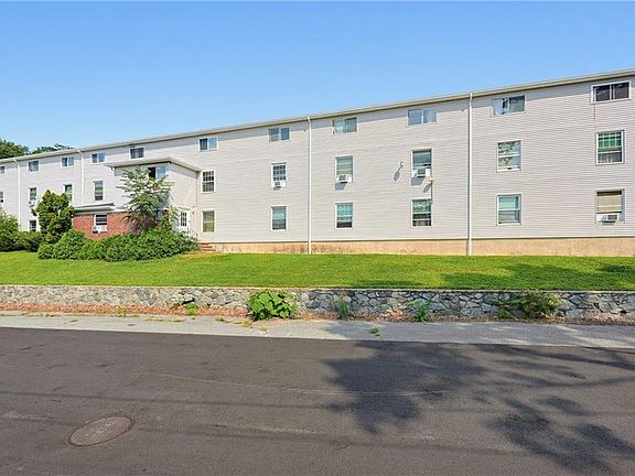 3rd image of 420 Woodward Rd APT 38