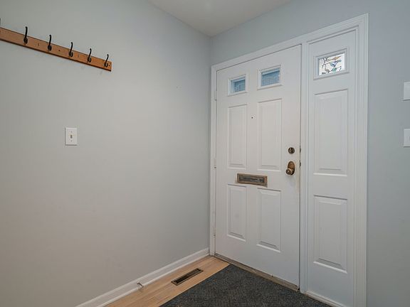 3rd image of 175 Marion Dr #175