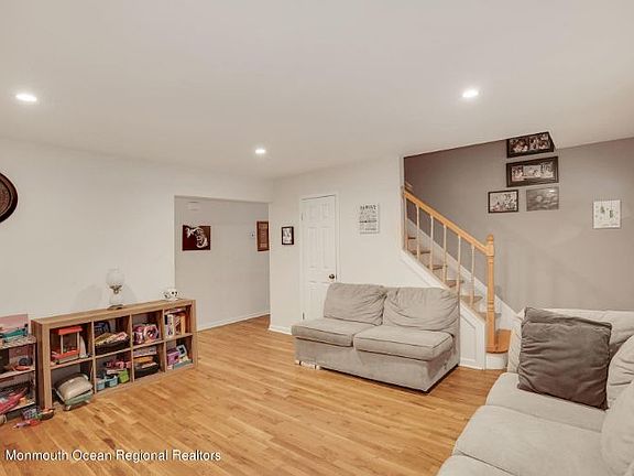 5th image of 695 Northstream Dr