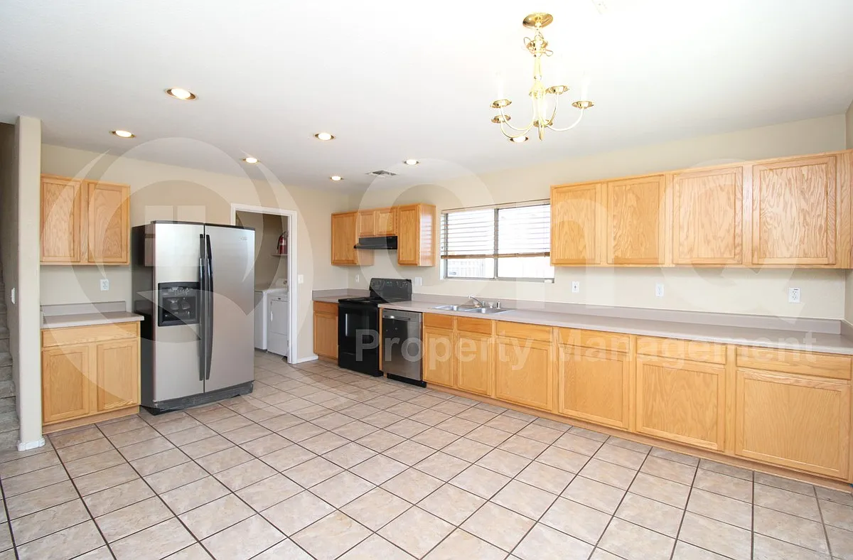 3 bed, 2.5 bath, 1824 sqft, $2,275 — Photo 3