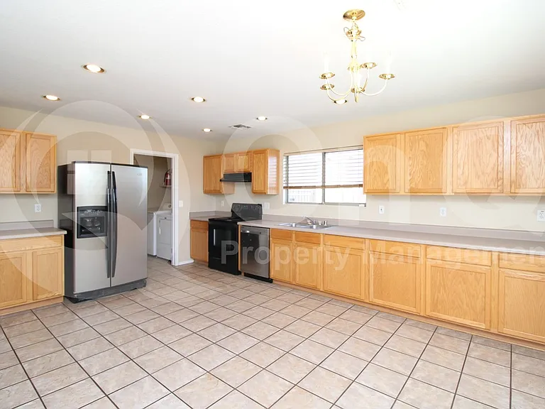 699 E Springfield Pl — Photo 3