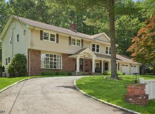17 Bonnyview Dr, Livingston, NJ 07039