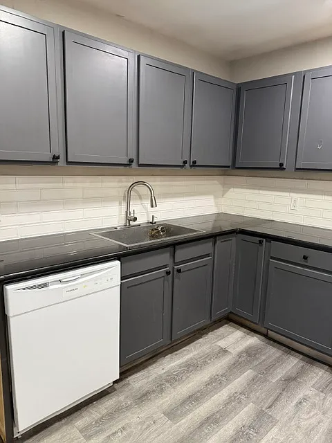 2911 S Hydraulic Ave — Photo 3