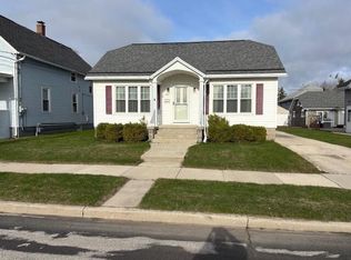 922 S 23rd St, Manitowoc, WI 54220
