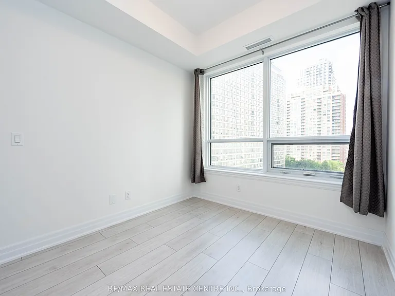 30 Elm Dr W #601 — Photo 25