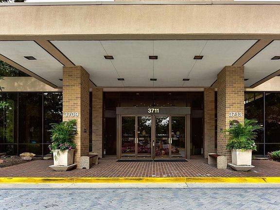 3rd image of 3709 S George Mason Dr Suite 208E