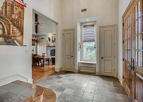3rd image of 5709 S Woodcreek Cir