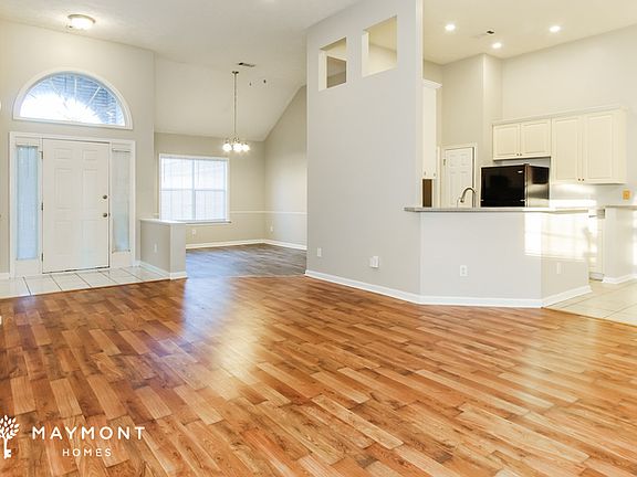 4th image of 2728 Fair Oaks Dr