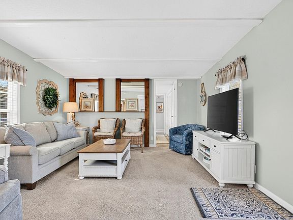 4th image of 803 Parkway Dr.