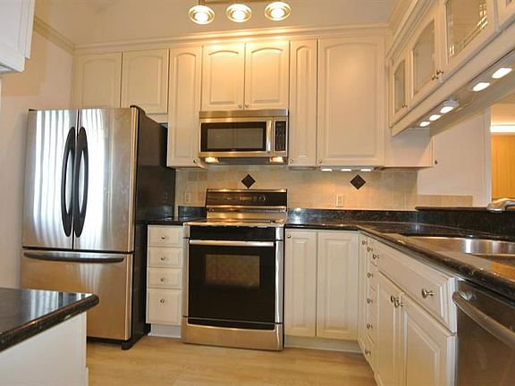 5th image of 1601 Marina Isle Way APT 506