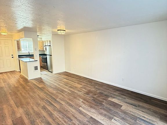 4th image of 540 W Maple St APT 25