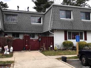 278 Feller Dr, Central Islip, NY 11722