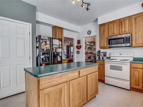 5th image of 164 Birchwood Way