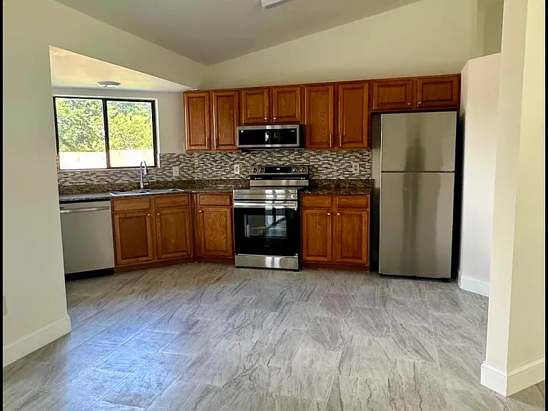 1275 McDermott Ln — Photo 8