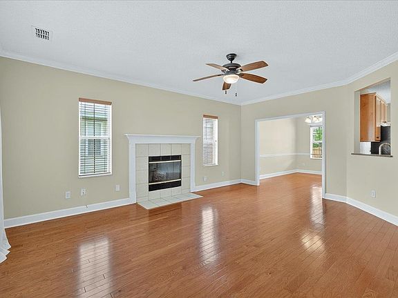 4th image of 227 Waynard Way