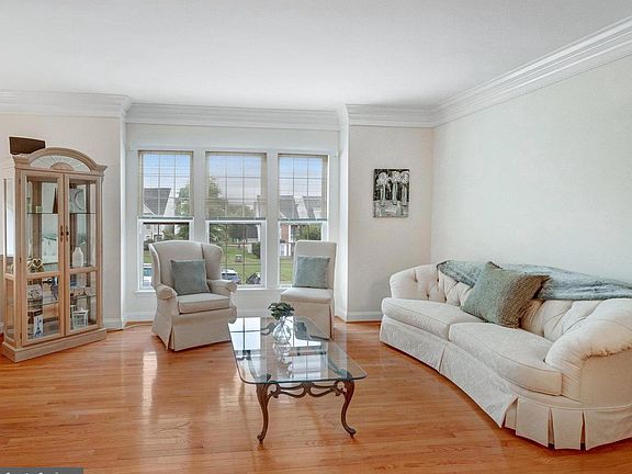 3rd image of 16559 Bramblewood Ln