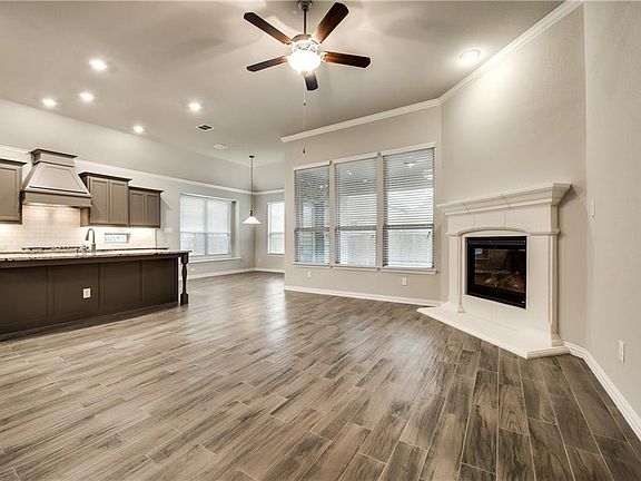 4th image of 2721 Boulder Creek St