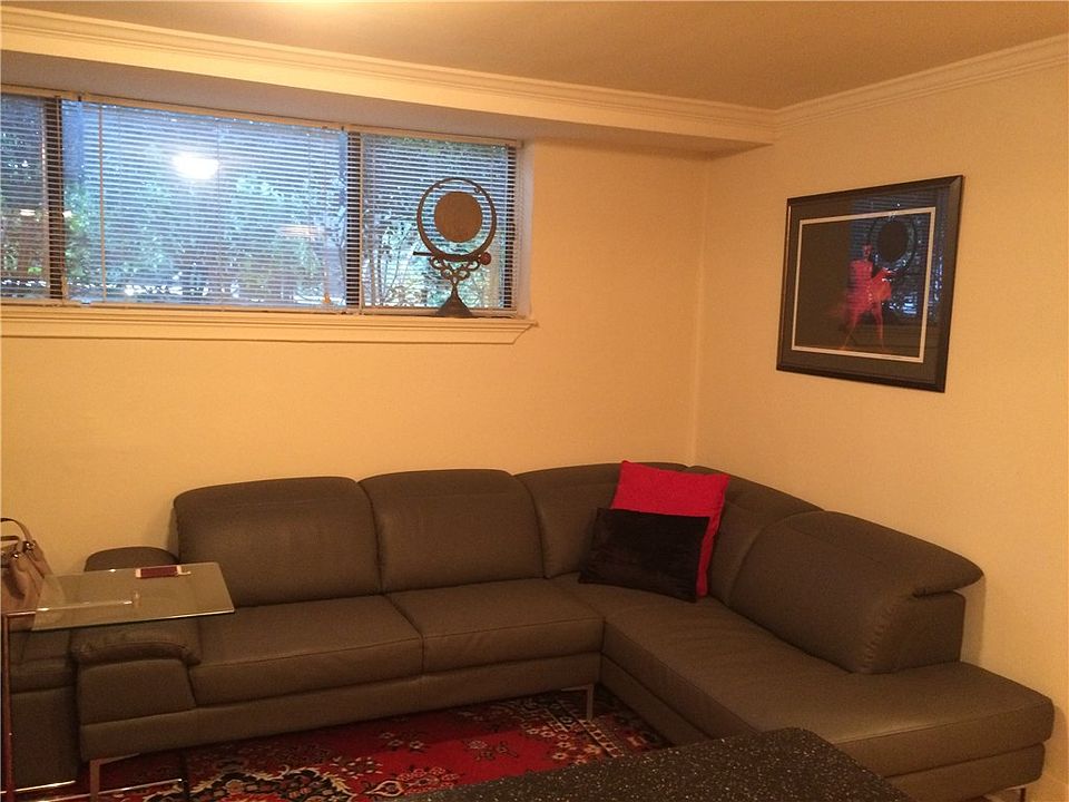 2nd image of 718 SE Uehlamar Dr