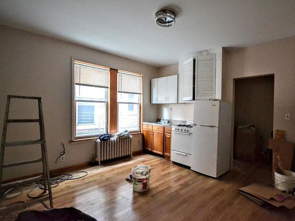 2nd image of 3115 35th St APT 1F