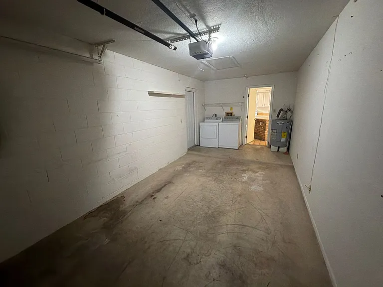 3005 E Jefferson St — Photo 8