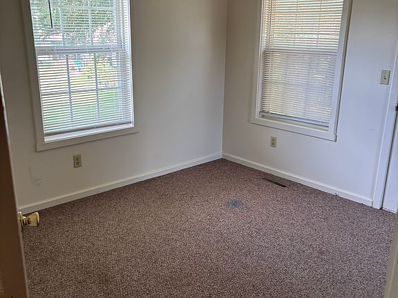 4th image of 204 S Maple St #204